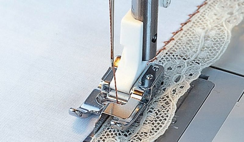 Husqvarna viking kantestickningsfot med guide i midten for idf- 